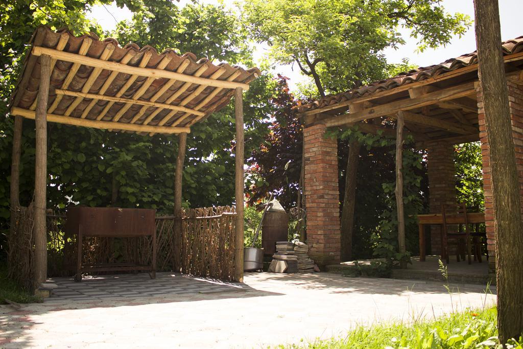 Nona Guest House Shilda エクステリア 写真