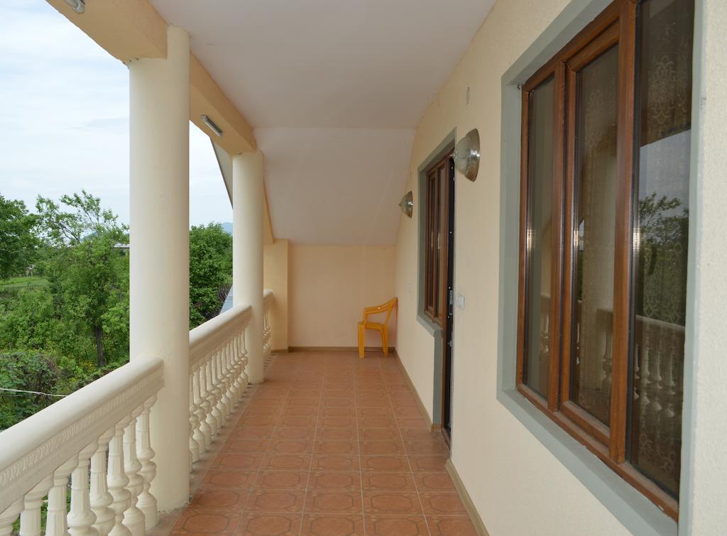 Nona Guest House Shilda エクステリア 写真